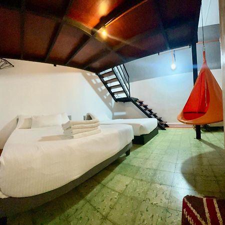 Ardour Lodge "A" Wing Танджунг Бунга Екстериор снимка
