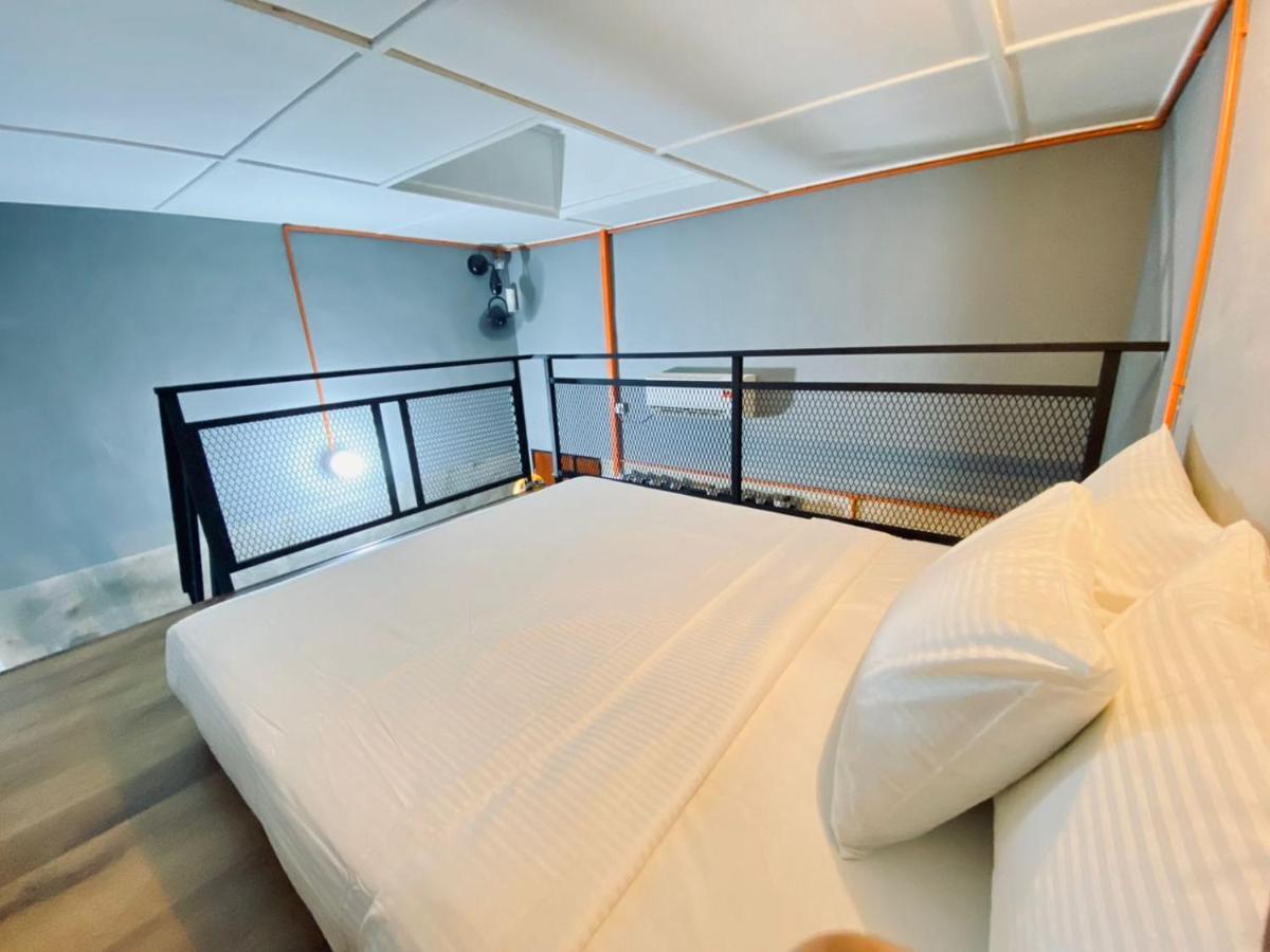 Ardour Lodge "A" Wing Танджунг Бунга Екстериор снимка