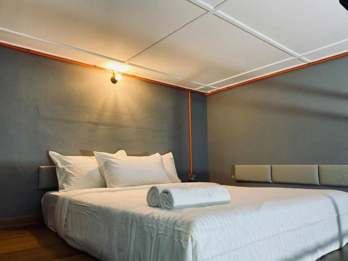 Ardour Lodge "A" Wing Танджунг Бунга Екстериор снимка