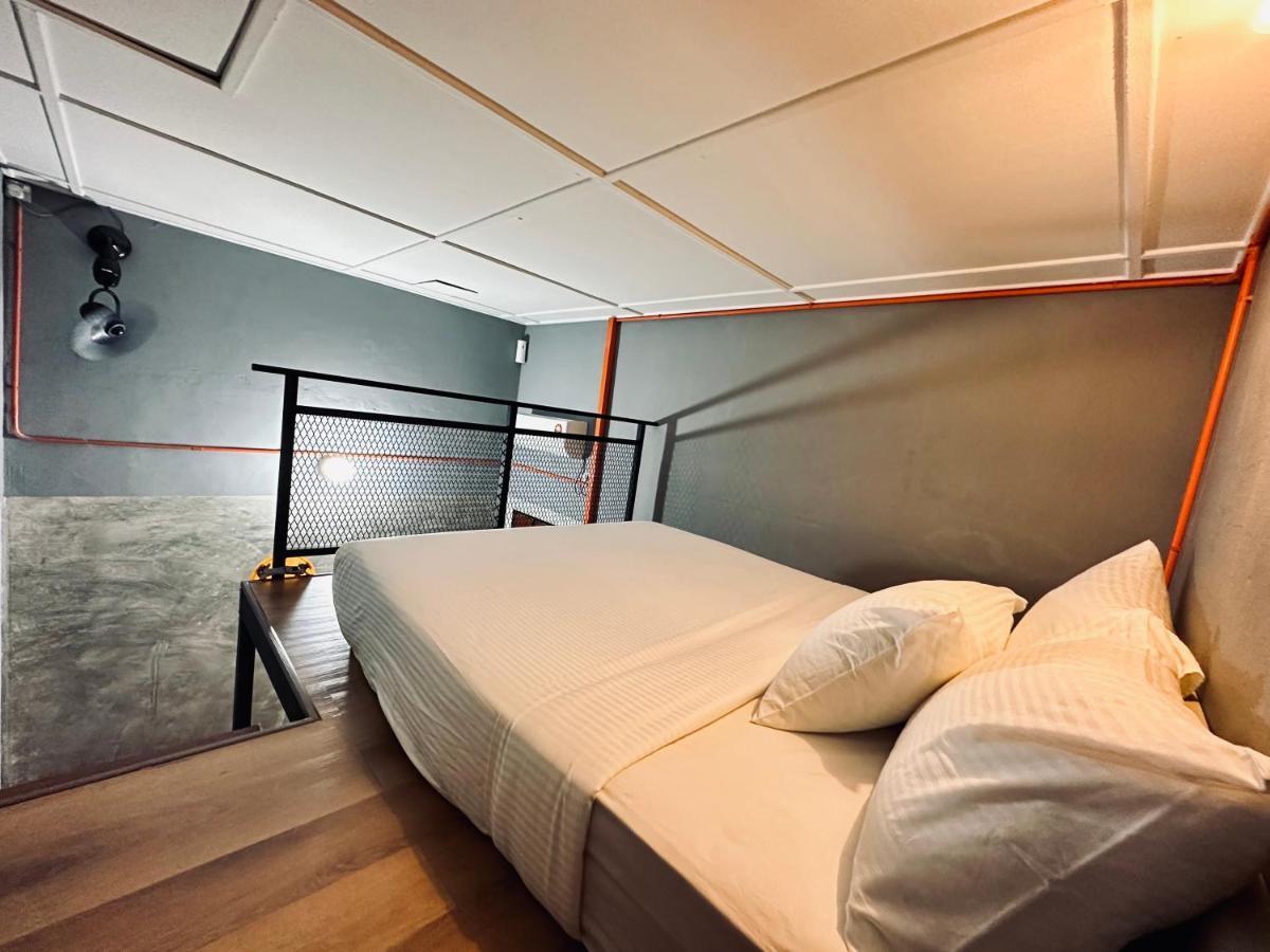 Ardour Lodge "A" Wing Танджунг Бунга Екстериор снимка