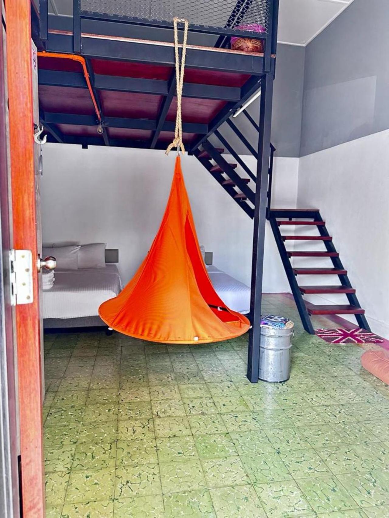 Ardour Lodge "A" Wing Танджунг Бунга Екстериор снимка