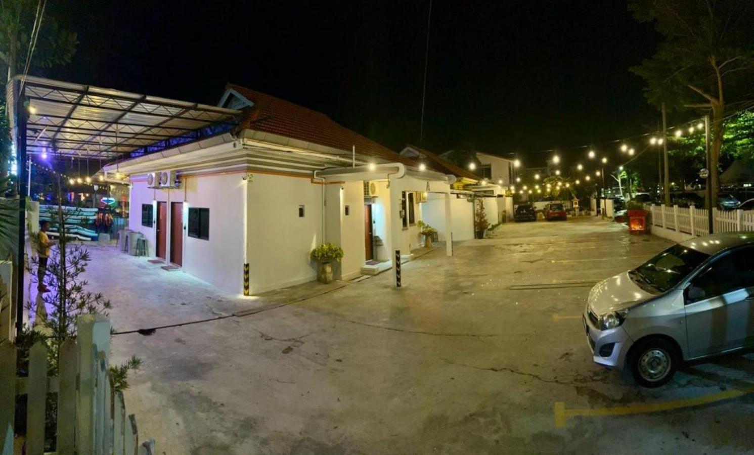 Ardour Lodge "A" Wing Танджунг Бунга Екстериор снимка