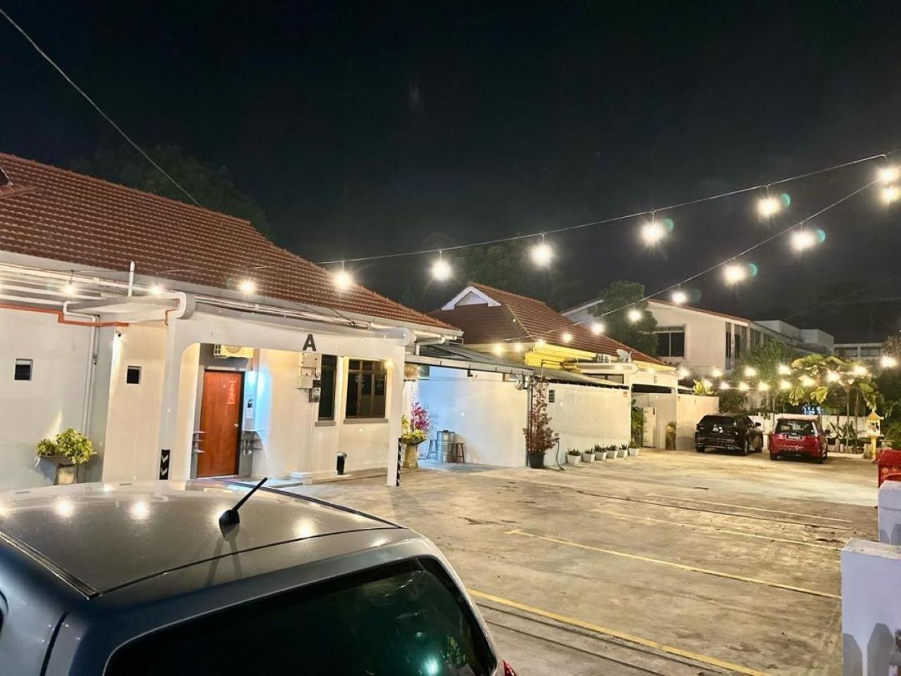 Ardour Lodge "A" Wing Танджунг Бунга Екстериор снимка