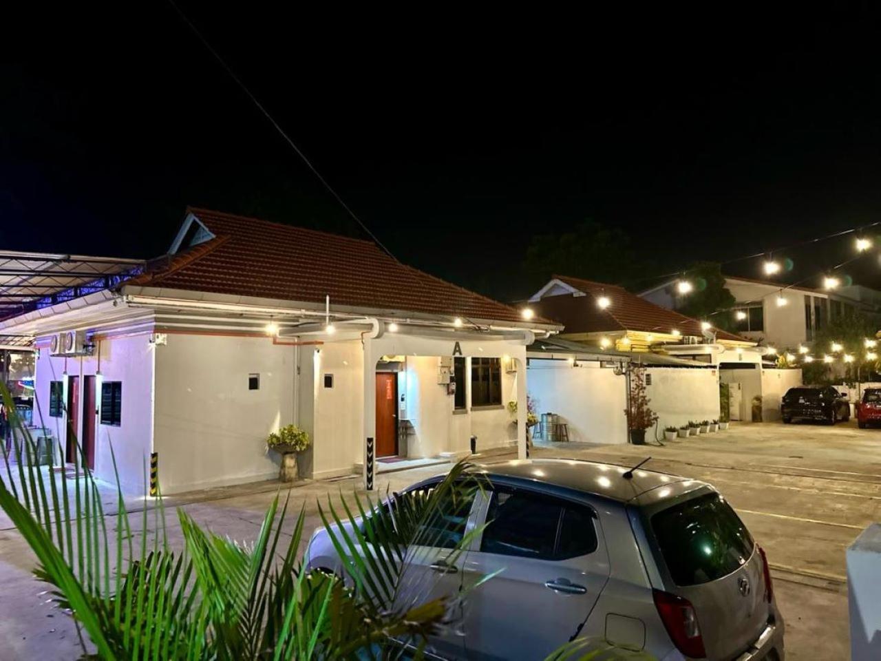 Ardour Lodge "A" Wing Танджунг Бунга Екстериор снимка