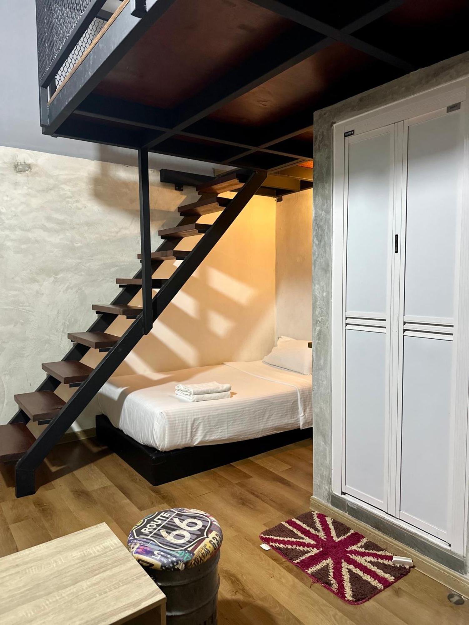 Ardour Lodge "A" Wing Танджунг Бунга Екстериор снимка
