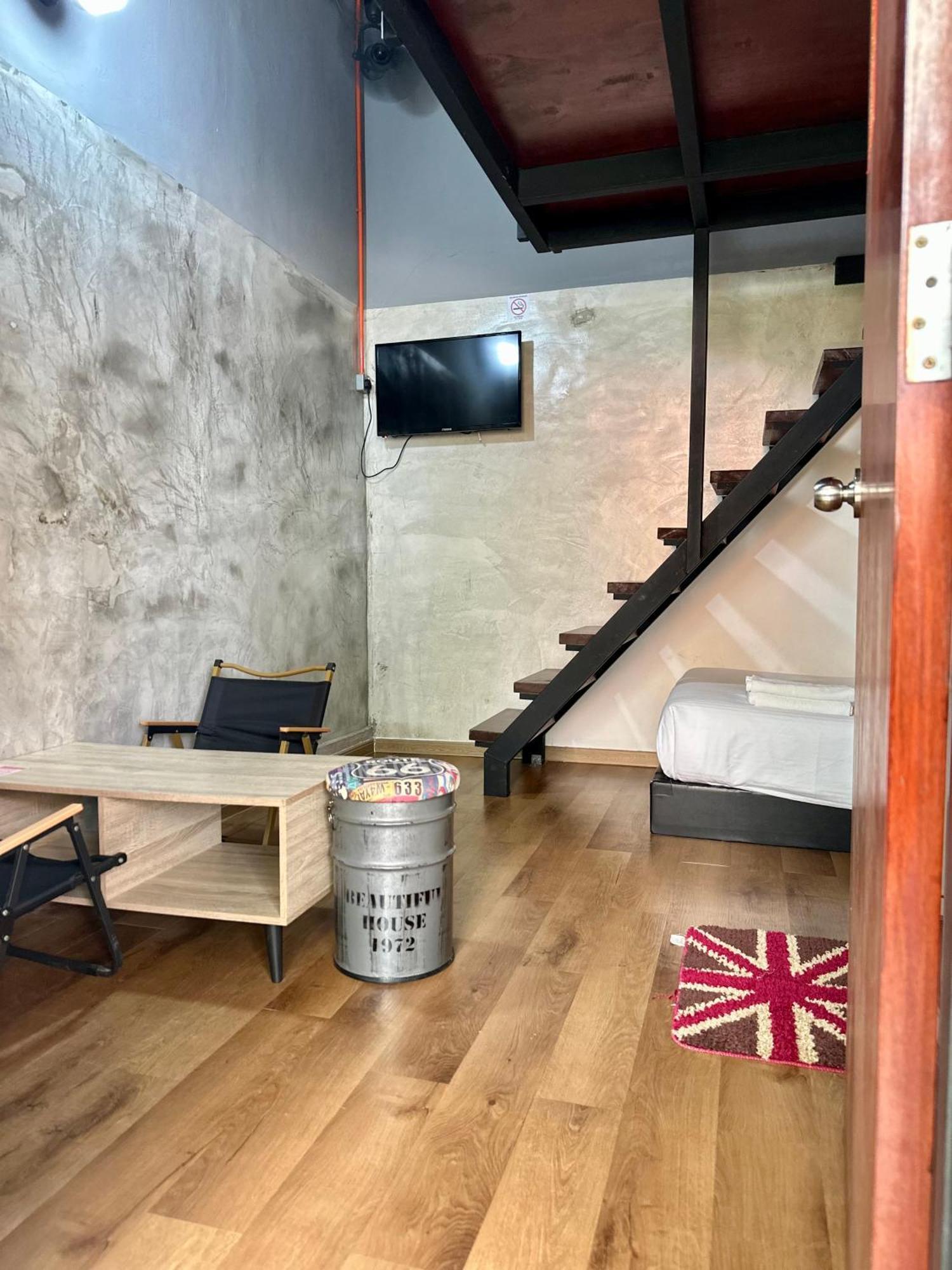 Ardour Lodge "A" Wing Танджунг Бунга Екстериор снимка
