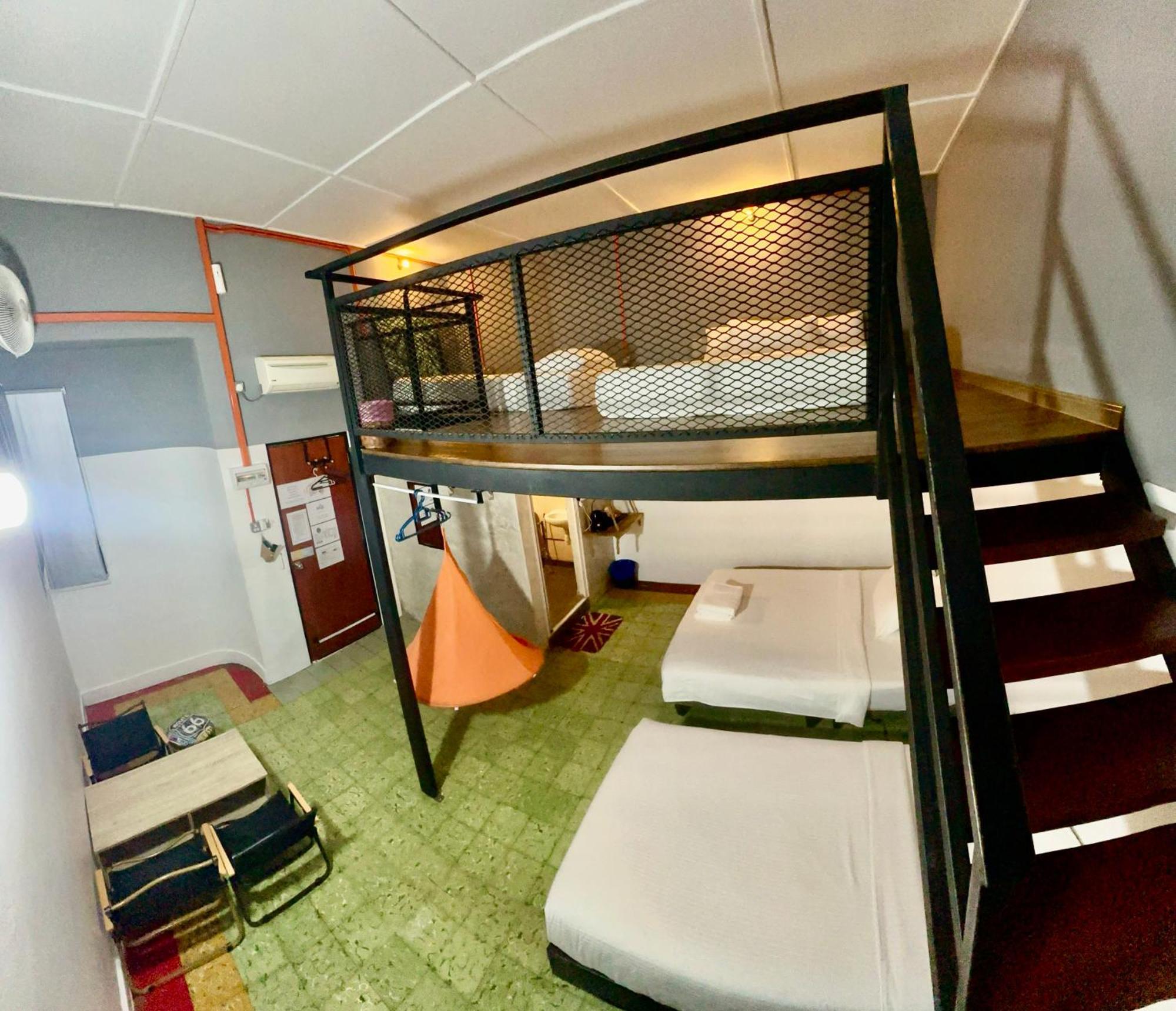 Ardour Lodge "A" Wing Танджунг Бунга Екстериор снимка