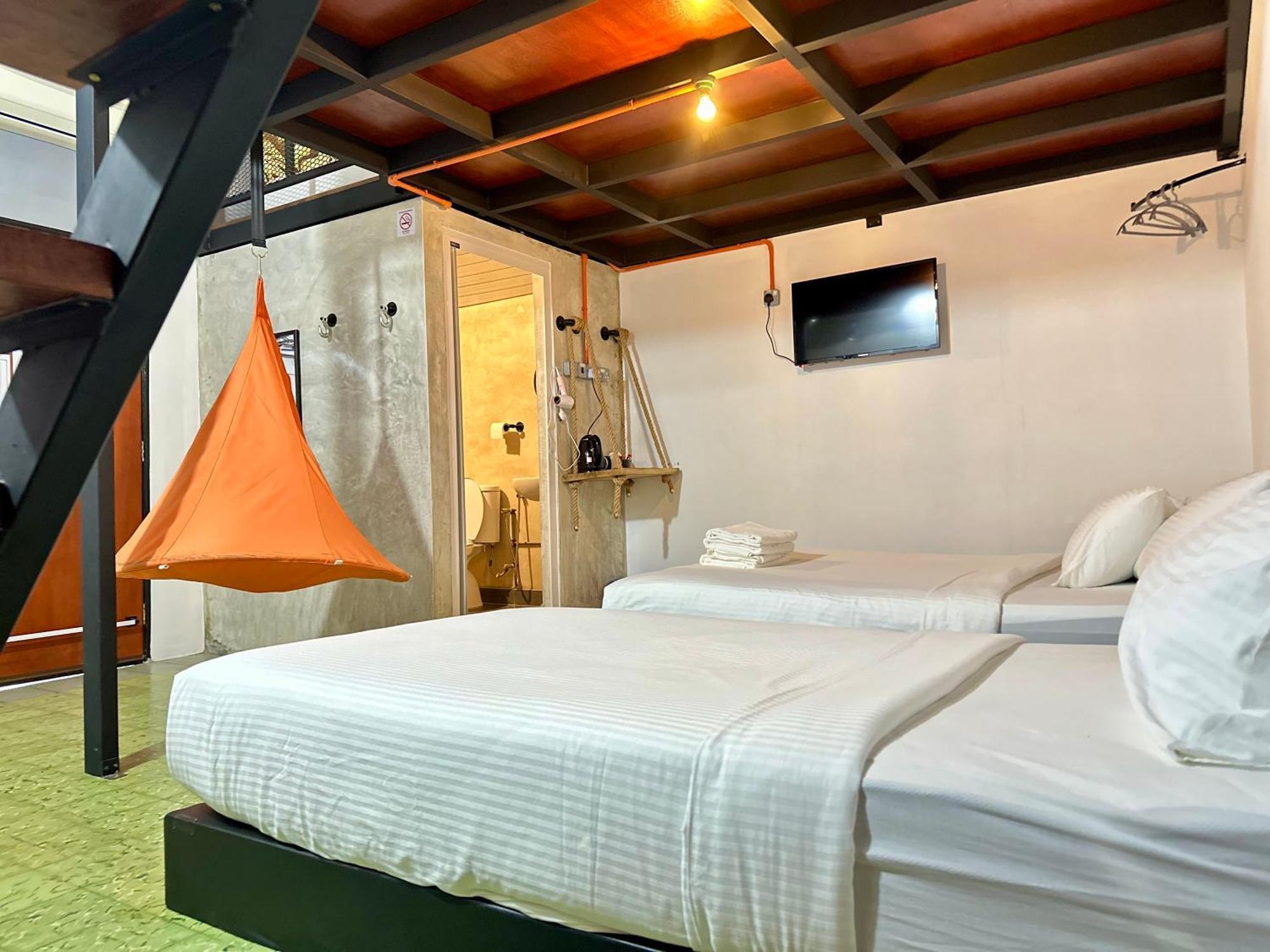 Ardour Lodge "A" Wing Танджунг Бунга Екстериор снимка